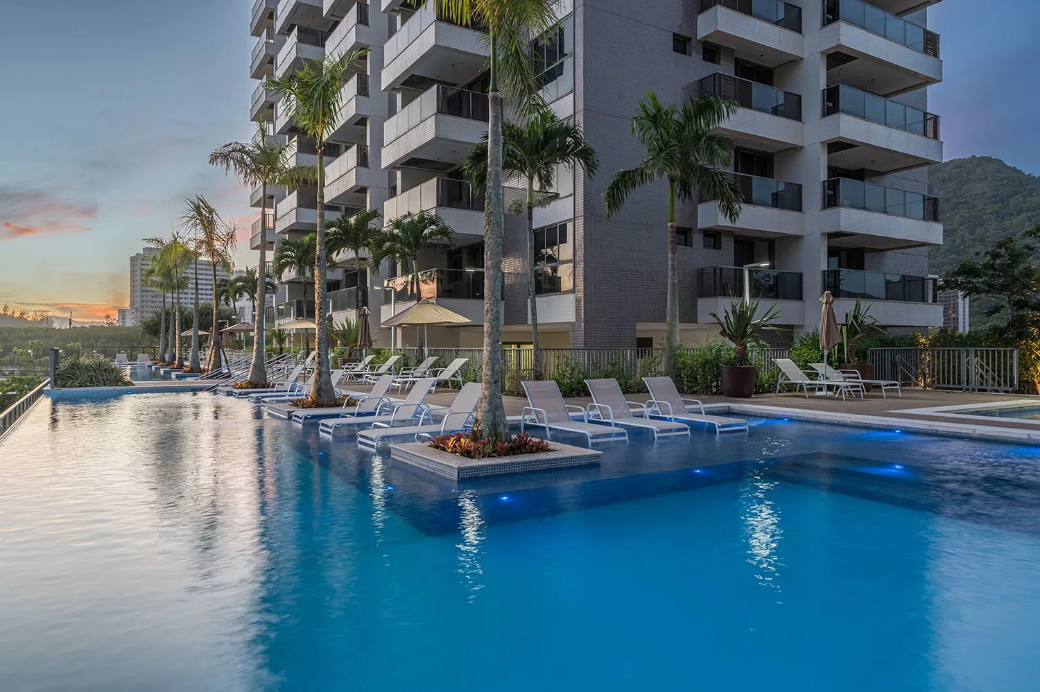 Piscina com borda infinita